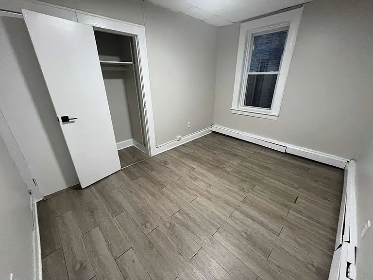 545 E 38th St #10 — Photo 8