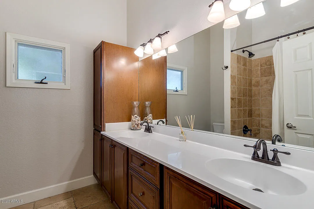 E Windrose Dr, Scottsdale — Photo 2