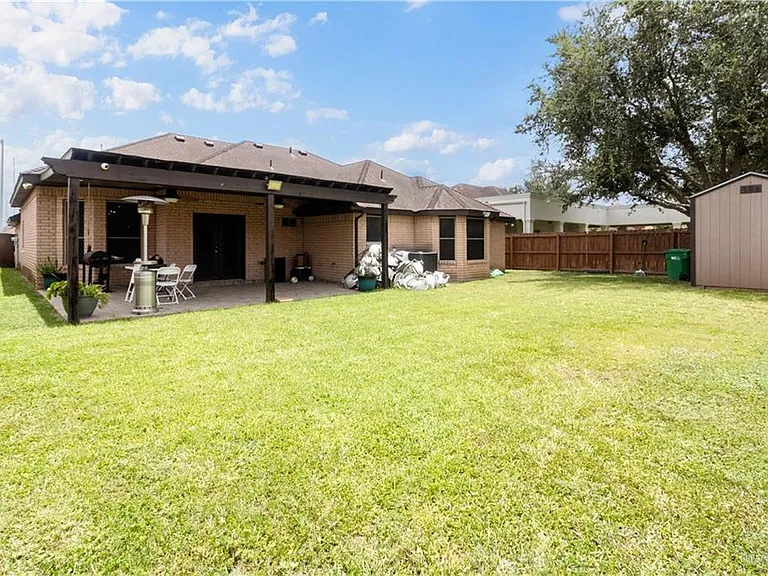 2504 Sevilla St — Photo 15