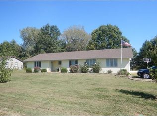 1140 Brooklane Dr, Carrollton, IL 62016