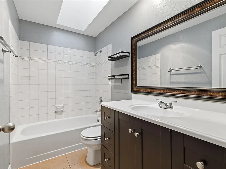 2227 SE 8th Pl — Photo 15