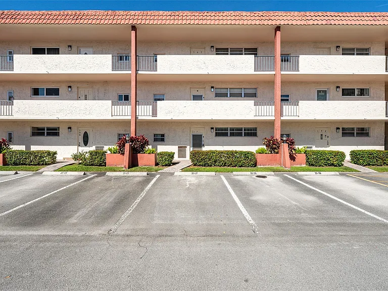 9523 S Hollybrook Lake Dr #107 — Photo 47