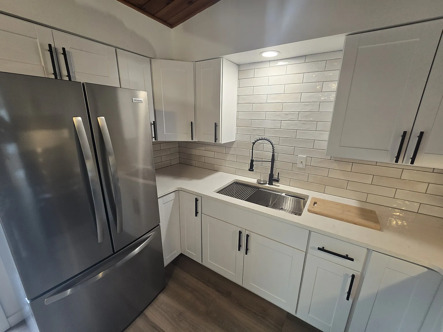 2 bed, 850 sqft, $1,795 — Photo 2