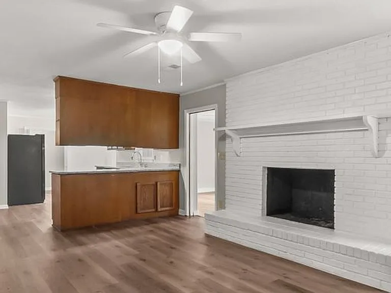 4215 Smith St — Photo 9