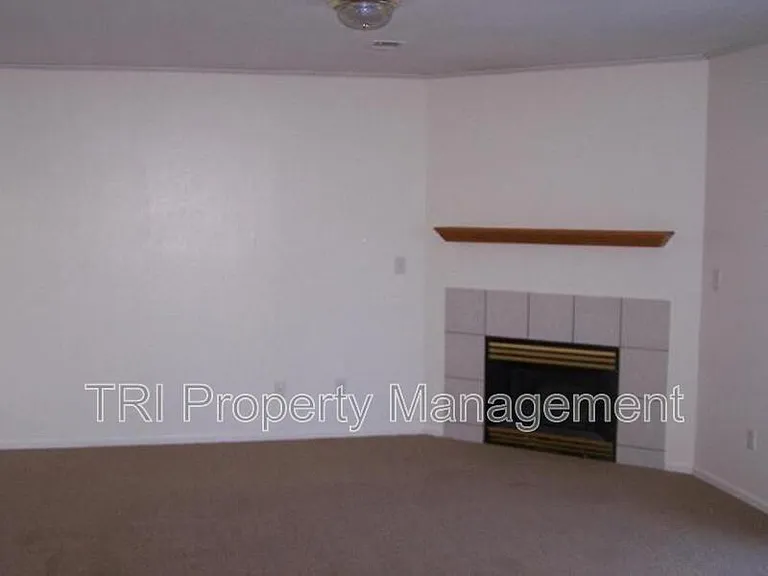 314 N 49th Avenue Ct — Photo 1