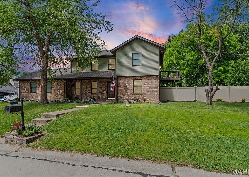 1st image of 608 Goldfinch Ln