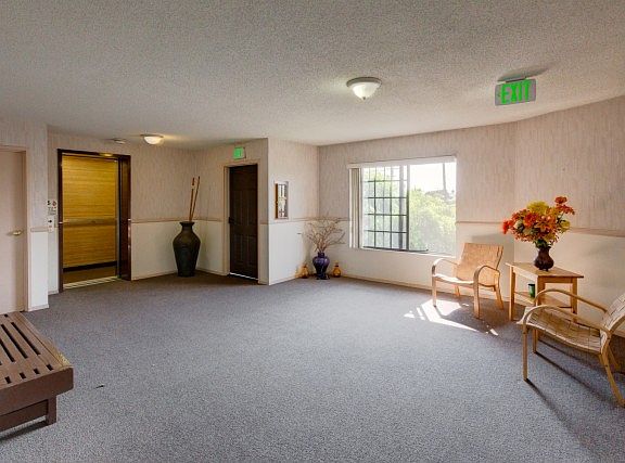 5th image of 5310 Circle Dr APT 206