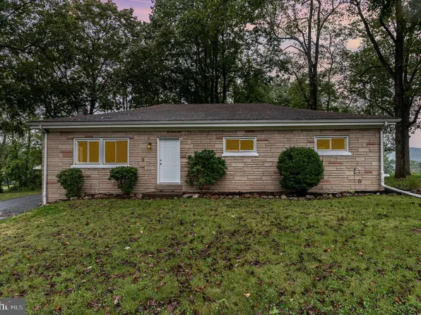 7920 Appleby Rd, Harrisburg, PA 17112