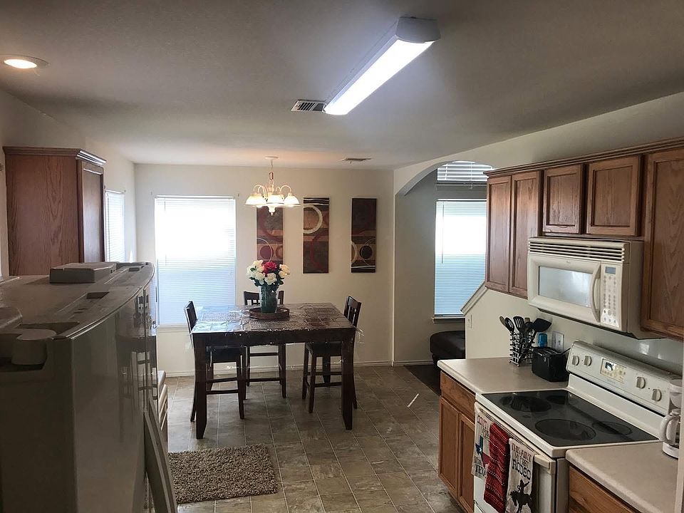 2nd image of 2204 Melissa Oaks Ln