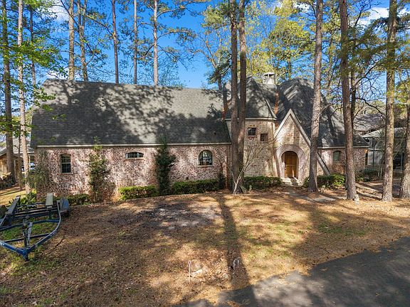 5th image of 230 Lake Dr
