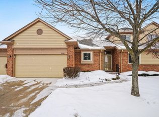 16985 Country Ridge Ln, Macomb, MI 48044
