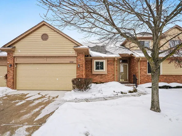 16985 Country Ridge Ln, Macomb, MI 48044