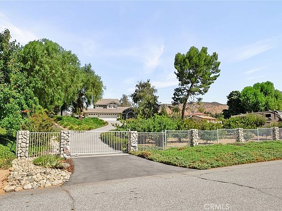 3rd image of 10684 Lakeview Rd