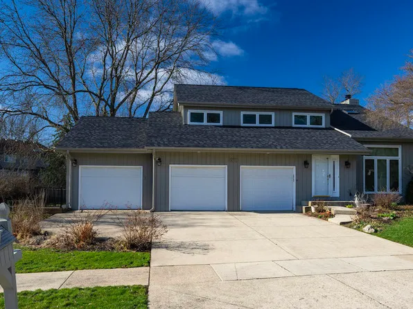 833 Huntleigh Dr, Naperville, IL 60540