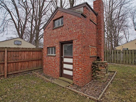 4th image of 34206 Victor Dr