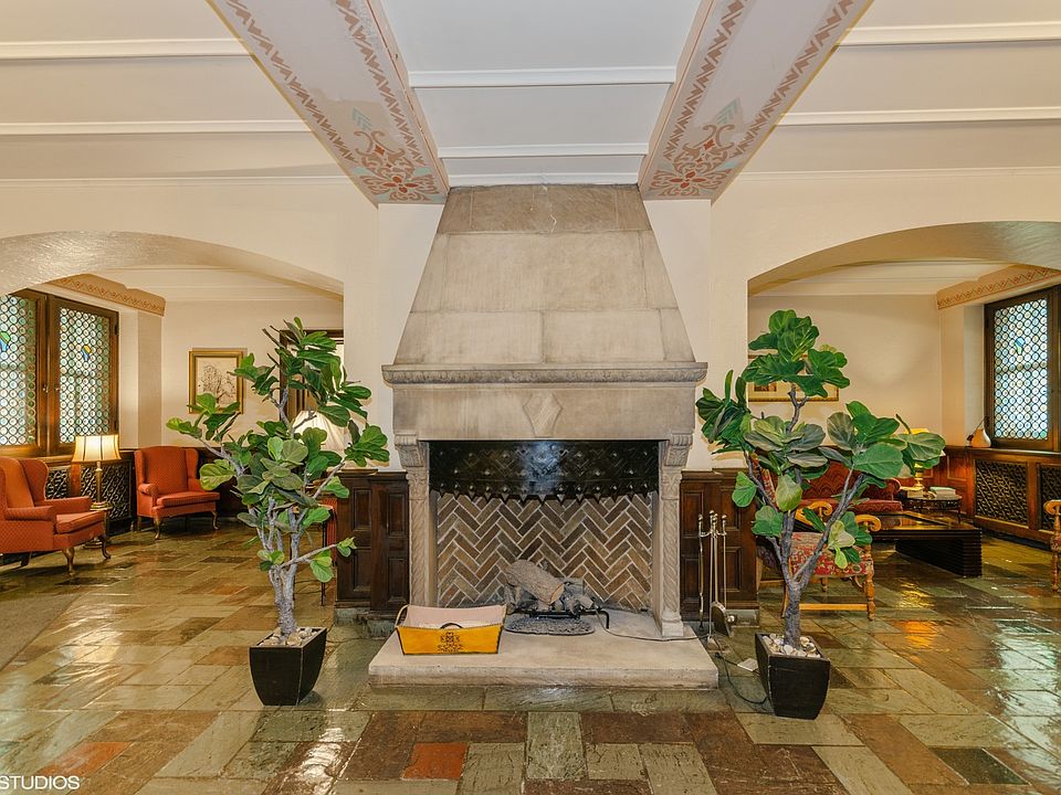 1st image of 7321 S South Shore Dr APT 2A