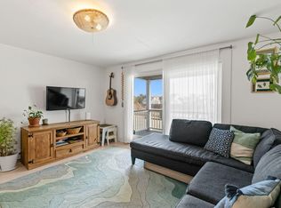 945 Commercial St #2B, Provincetown, MA 02657