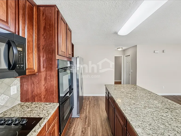 664 Mackenzie Cir — Photo 3