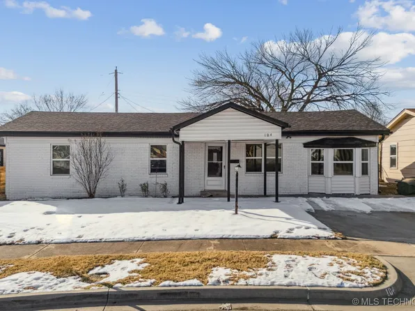 104 W 11th St, Owasso, OK 74055