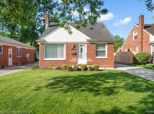 21628 Newcastle Rd, Harper Woods, MI 48225