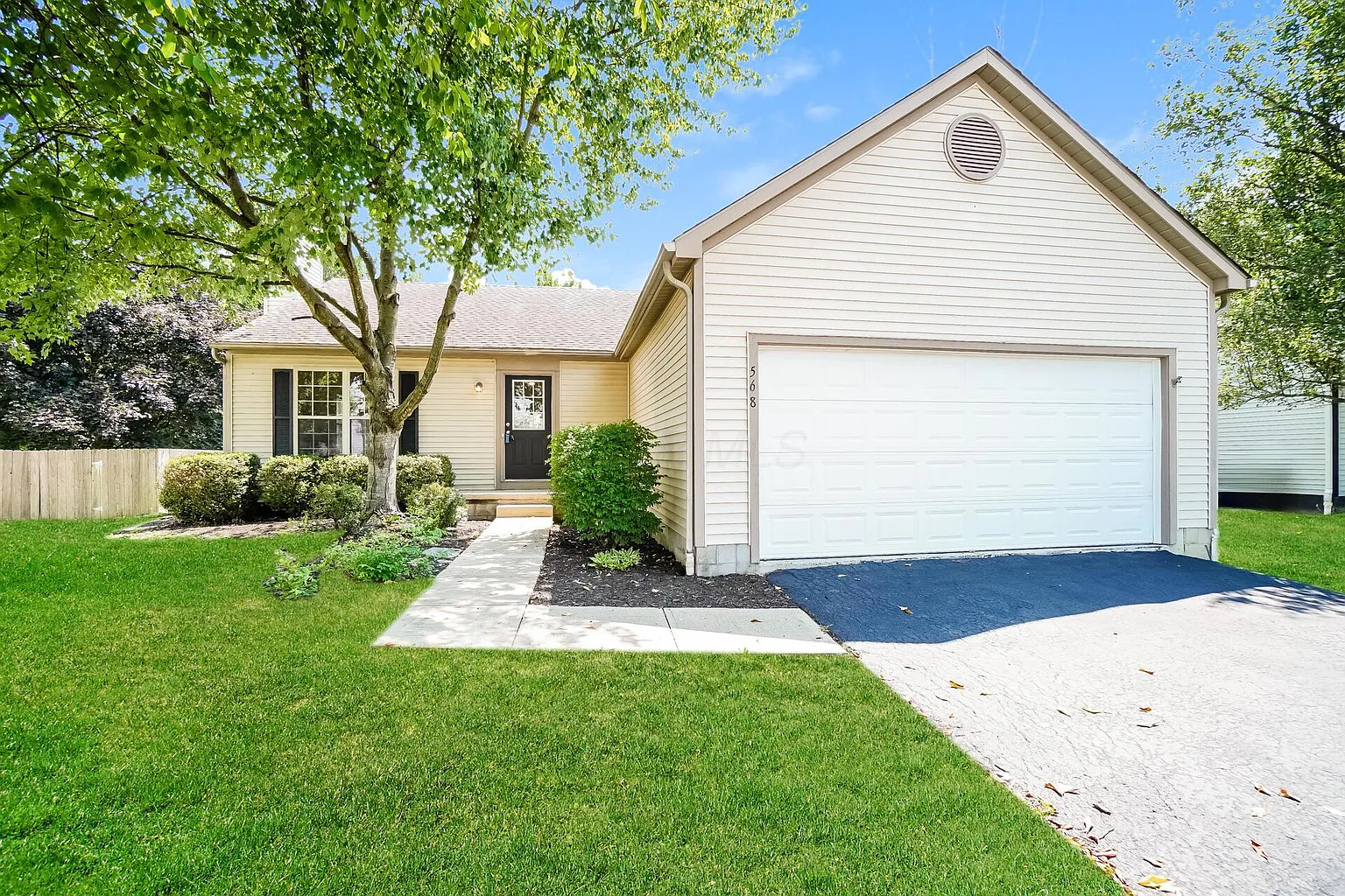 568 Durham Ln photo 1
