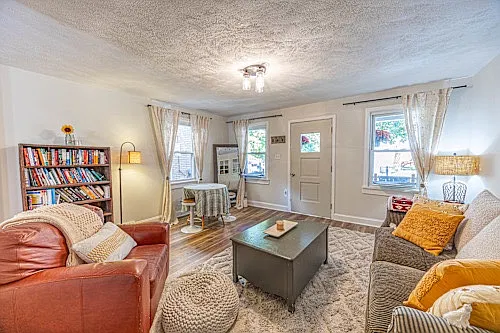 3 bed, 1200 sqft, $1,850 — Photo 4