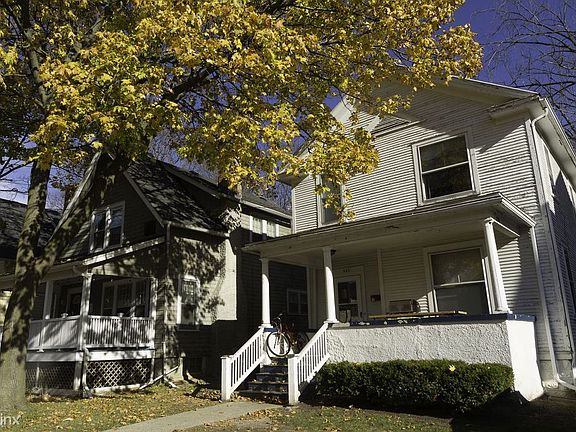 5th image of 521 Linden St
