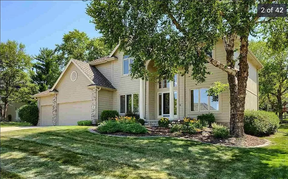 Photo 2 of 29 - 2017 S 183rd Cir - Omaha, NE Building Photo - 2017 S 183rd Cir