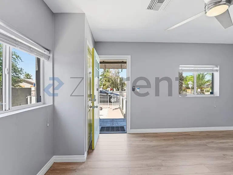 1031 E Roosevelt St #A — Photo 5
