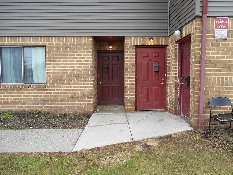 Charles Place Apartments — Photo 14