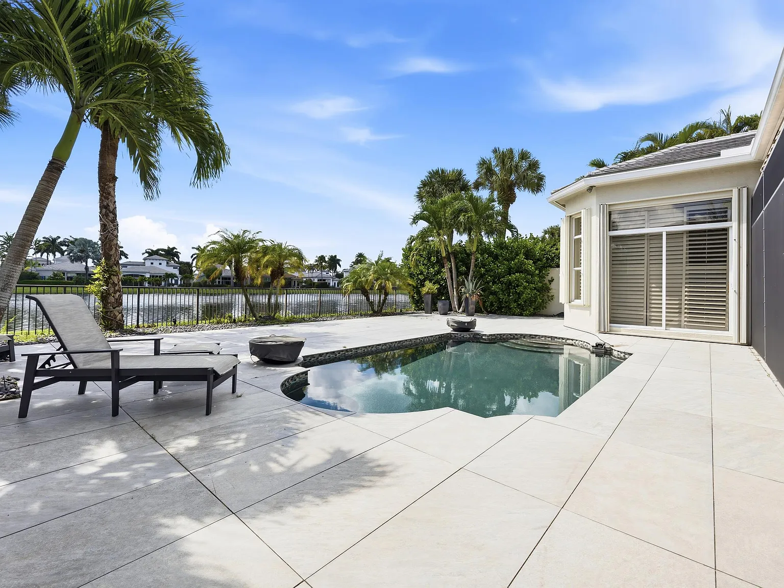 3 bed, 3.5 bath, 2920 sqft, $23,000 — Photo 2