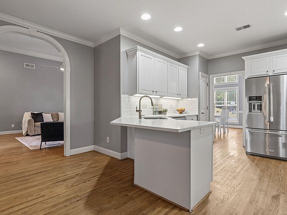 5th image of 105 Red Bay Dr