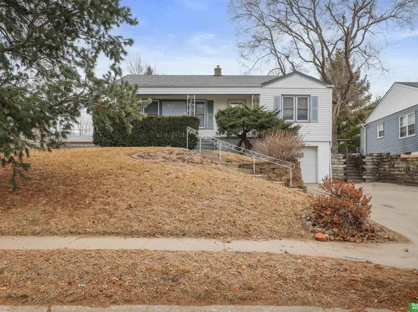 741 N 75th St, Omaha, NE 68114