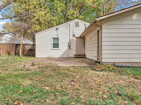 5th image of 355 Brackleigh Ln