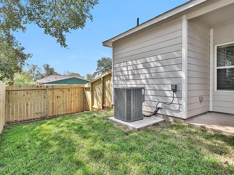 496B Golden St #B — Photo 20