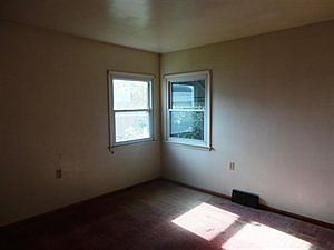 2nd image of 1033 S Myrtle Ave