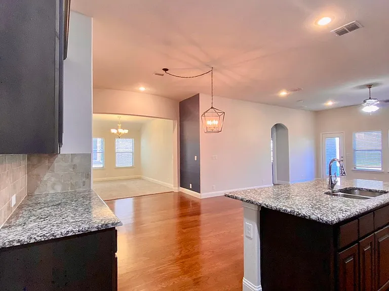 4404 Cherry Cv — Photo 16