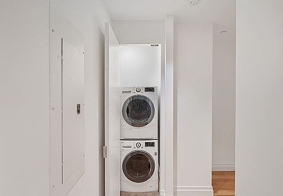 4th image of 1104 Lexington Ave #6A2