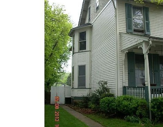 2nd image of 546 E Chestnut St