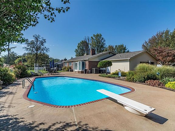 2nd image of 11626 Rossmoor Ln