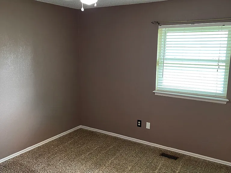 800 N Parkview Cir — Photo 19
