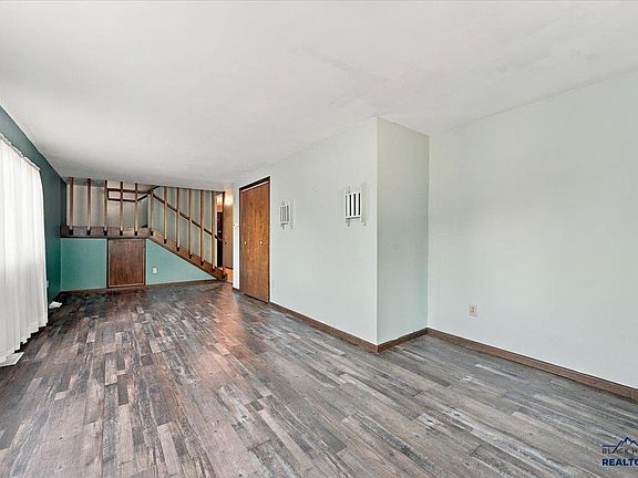 5th image of 340 W Pne