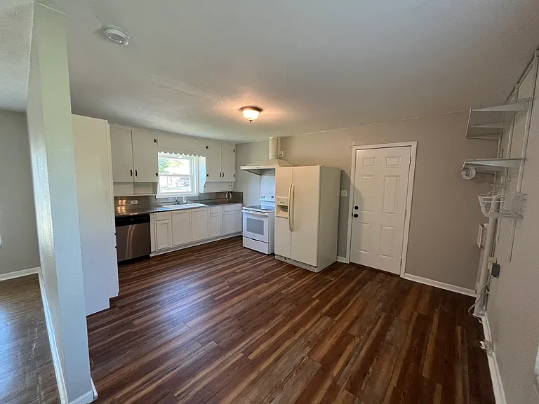 408 Jefferson Ave — Photo 5