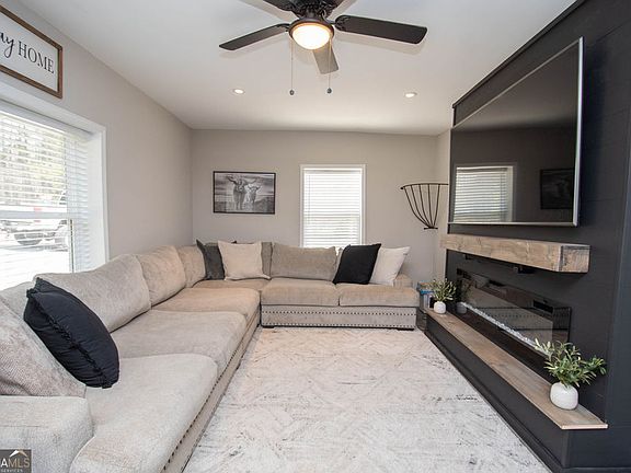 3rd image of 64 Hall Dr