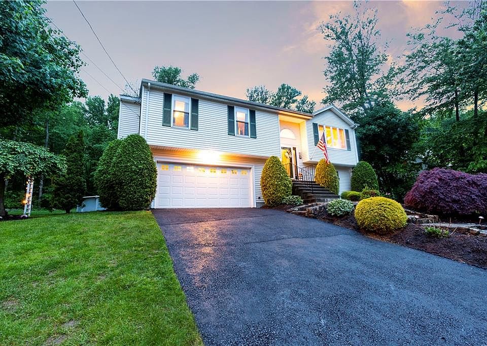 1st image of 27 Oak Hill Dr