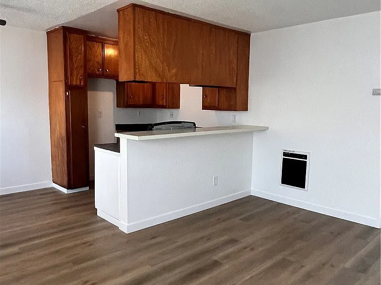 2844 Ardmore Ave #8 — Photo 3