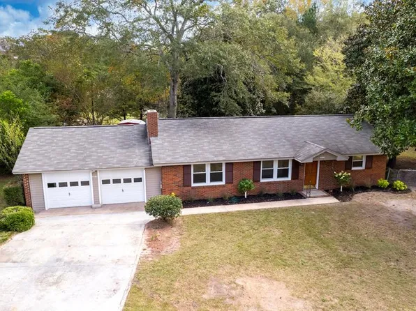 3215 Segars Cir, Dalzell, SC 29040
