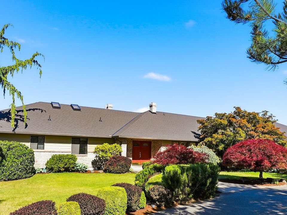 1st image of 720 Country Club Dr