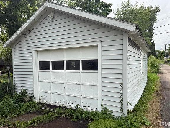 2nd image of 804 Line St
