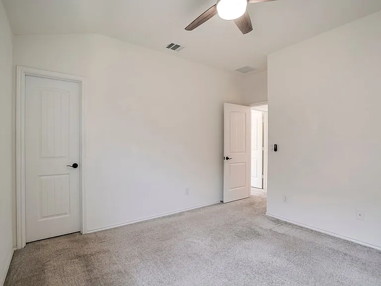 516 Ayinger Ln — Photo 16